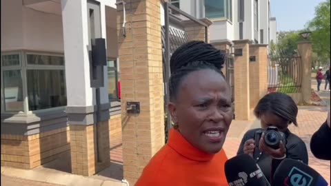 Mkhwebane says sitting Public Protector should have kept quiet