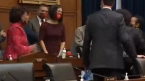 Maxine Waters blowing SBF a kiss