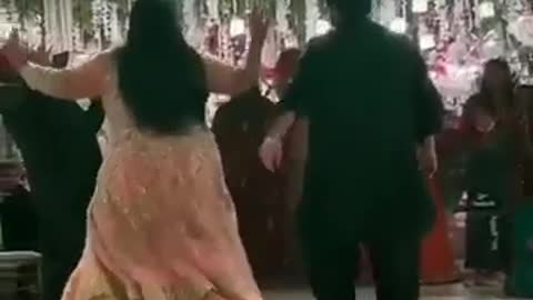 unbleaveable couple dance on weeding