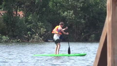 Beginner Stand-up paddle fail - Paddle chute