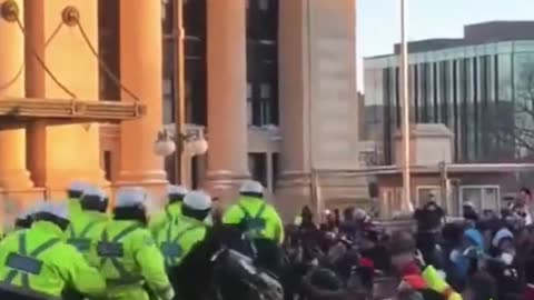 Dramatic Scenes in Ottawa, Police Rides Horses Into Crowd #freedomconvoy