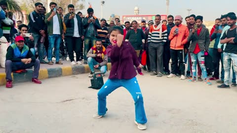 छोटी बच्ची के Dance ने Internet को हिला डाला 😮 Viral dance Jhume Jo Pathaan Saniya Ahmed