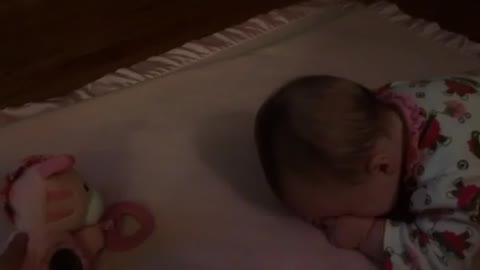 Toy makes adorable baby laugh hysterically