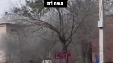 Ukrainian military perform controlled explosionsto。detonate Russian mines