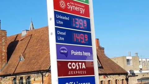 prezzi carburanti in Inghilterra(STATO EXTRACOMUNITARIO) GENNAIO 2024 DOCUMENTARIO prezzi in sterline inglesi quindi in euro sono 1,63 euro/l la benzina e 1,74 euro/l il diesel in un Paese dove i poveri inglesi guadagnano meno dei ricchi lombardi