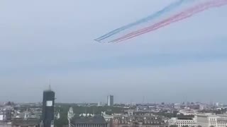 Red Arrows fly over central London for VE Day
