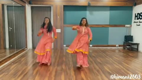 Beautiful Indian dance by beautiful ladies 😍