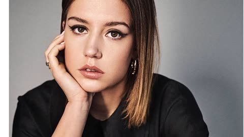 Beautiful French Actress Adèle Exarchopoulos Biography