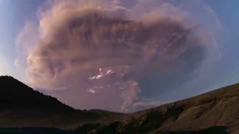OH MY GOD!!Super-charged volcanic ash cloud in Patagonia sparks dramatic lightning