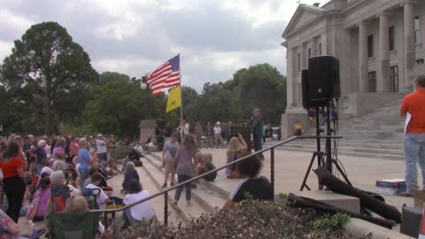 Doc Washburn talking about losing his job at Arkansas Rally against Vaccine Mandates 2