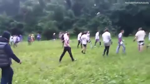 Warning >>>> hooligans brawl in organised fight in woods