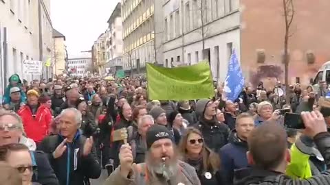 Bravo Kassel: Alle ohne Söder-Lappen im Gesicht, so geht Demo