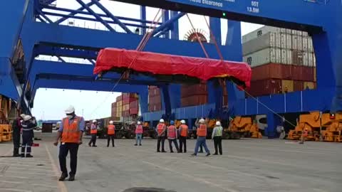 Lifting wires broken during Break Bulk loading in Adani port India