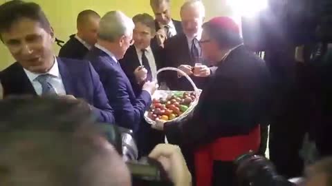 Pogledajte kako su se Komšić, Džaferović i Novalić "tucali" jajima povodom Uskrsa