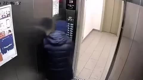 In Moscow, a man began to destroy the elevator, because of which he eventually got stuck in it