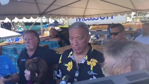 Reporters confront Mayor of Maui about refusing to address missing children
