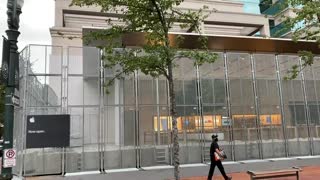 Apple's Flagship Store in Portland Looks Like a Military Checkpoint Now