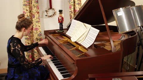 Nutcracker on Piano, 2: Christmas Tree