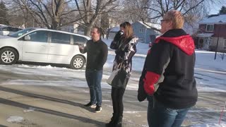 Strangers Gift Car to Single Mom