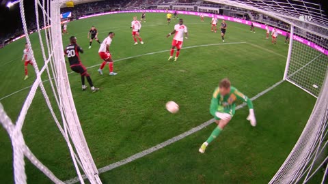 MLS: Goal: C. Benteke vs. NE, 34'