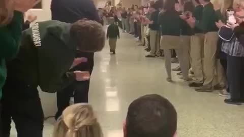 A Little Boy Who Beat Cancer Gets A Warm Welcome From His Entire School