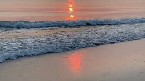 Golden Horizon: A Serene Sunset on the Ocean