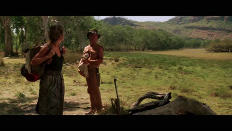 Cocodrilo Dundee 1986 Paul Hogan Linda Kozlowski scene 1 remastered 4k