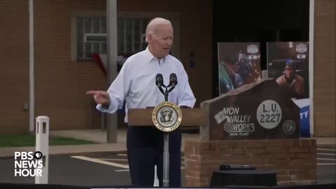 Biden looks lost again on the stage: "Where am I going?"