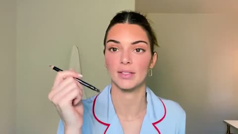 Kendall Jenner's Acne Journey, Go-To Makeup and Best Family Advice _ Beauty Secrets