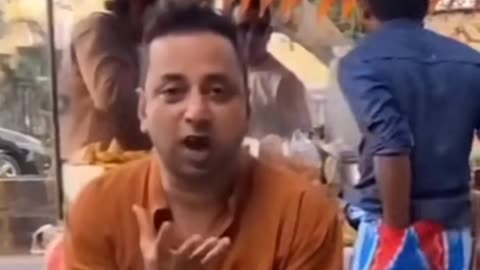 Caught on Camera: Hilarious Street food review, watch closely !