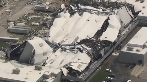 Tornado niszczy fabrykę Pfizera w North Carolina , Usa.