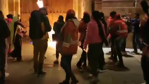 Brandanschlag durch Linke auf Kathedrale von Bogota