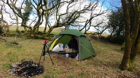 Putting the rocket pouches on the Bergen. Speedlapse. Dartmoor Dartmoor 26th March 2023