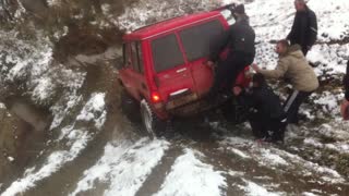 TOYOTA Dangerous Drive on SNOW