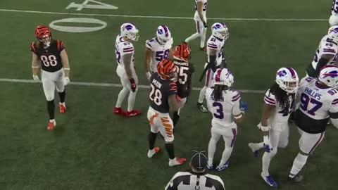 Damar Hamlin Collapses After Hit vs Bengals