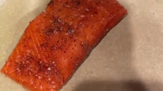 Honey spiced salmon is amazing! 😍🐟🌶️🍯