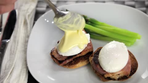 How To Make 1-Minute Hollandaise