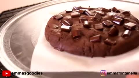 1 Minute Microwave DOUBLE CHOCOLATE CHIP COOKIE ! Back to School Treats!