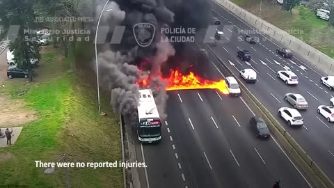 Passengers flee Buenos Aires bus fire