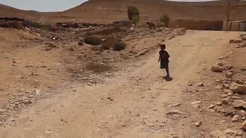 Cultures form around the world - Children in the scattered Bedouin in Israel's south - Episode 3