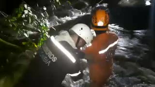 Rescate cuerpo de conductor en Piedecuesta