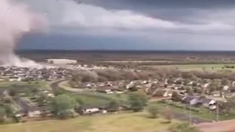 TORNADO TEARS THROUGH KANSAS TOWN~HAARP MAGICALLY COMES OUT OF NOWHERE!