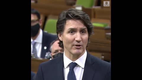 Here's clown Trudeau again talking gibberish and slanders peaceful protesters against medical dictatorship