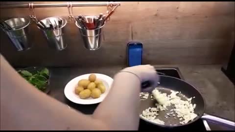Bratwürstel mit Erdäpfelschmarren - Schnelle Küche