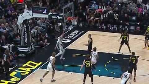 Wembanyama Soars for Alley-Oop! Spurs Dominate Early vs. Jazz