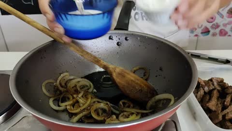 BIFE DE FRIGIDEIRA AO MOLHO ESPECIAL - TIRINHAS DE CARNE