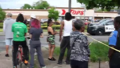 Un tiroteo por "motivos raciales" deja 10 muertos en un supermercado de Estados Unidos