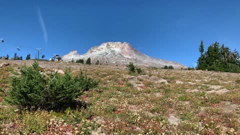 Oregon – Mount Hood – Beautiful Blue Sky with Views of Ski Lift – 4K