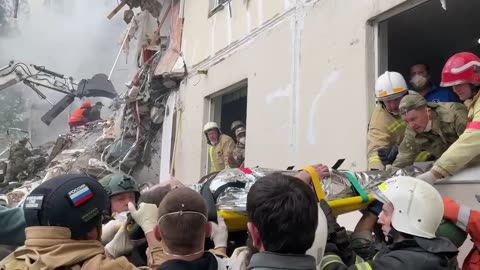 fernballan 🇷🇺 A man was rescued from under the rubble of a house in Belgorod
