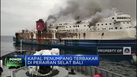 Kapal Penumpang Terbakar di Perairan Selat Bali